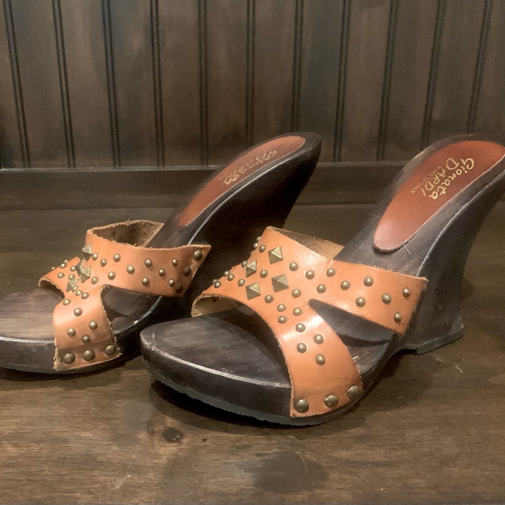 Women’s heels/sandals